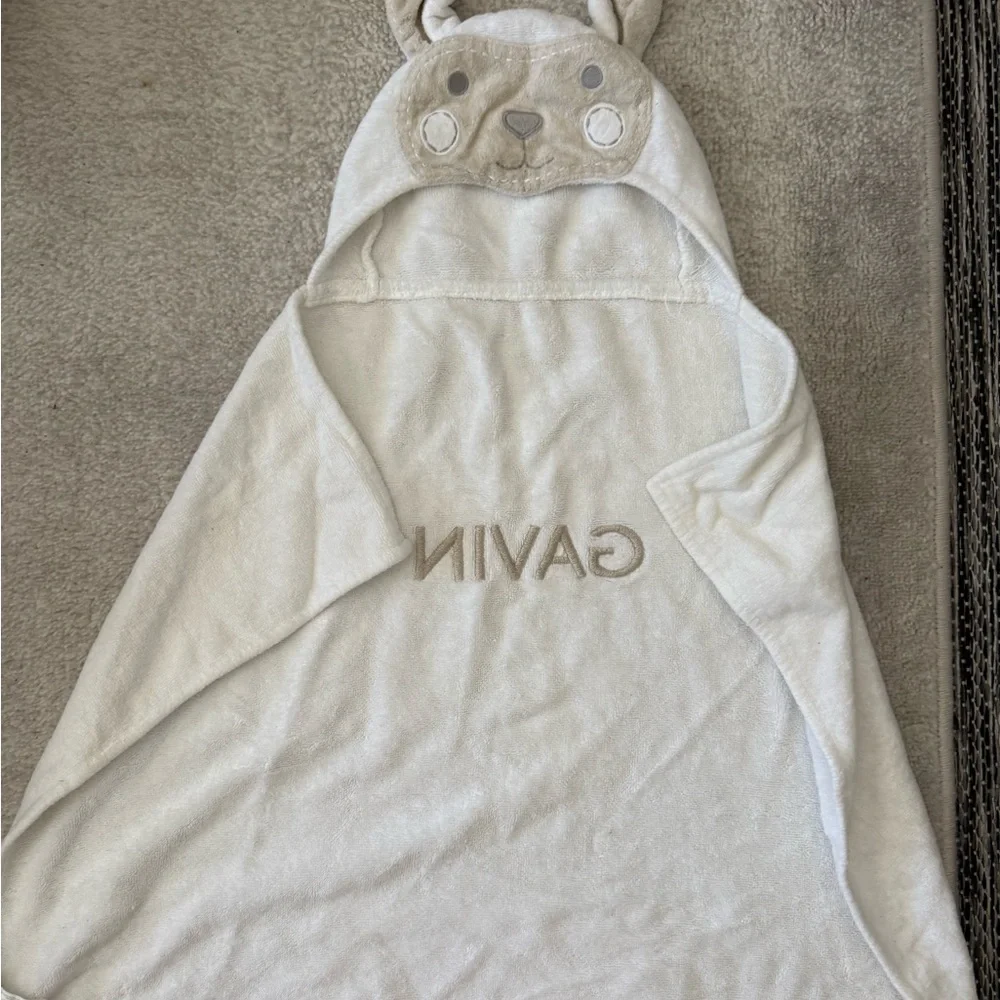 Pottery Barn Kids White Plush Bath Towel
